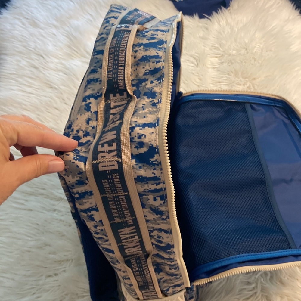 Drew Estate Barn Smoker Backpack Blue White bag with swag BNWOT see all photos - Picture 10 of 12